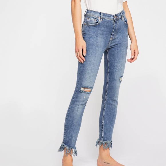 FREE PEOPLE Great Heights Frayed Skinny Jeans 🩵 - Picture 1 of 7